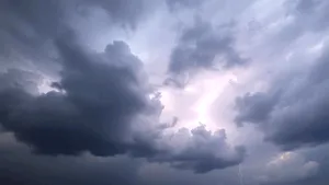 Aproape toata România sub coduri de ploi si vijelii. HARTA Meteo. Progonza ANM