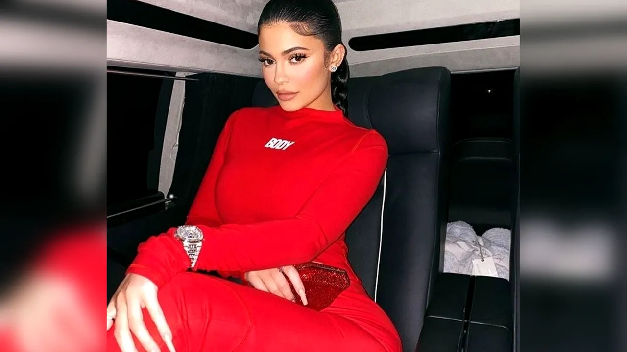 Kylie şi Kendall Jenner au promovat pe Instagram produse Apple contrafăcute