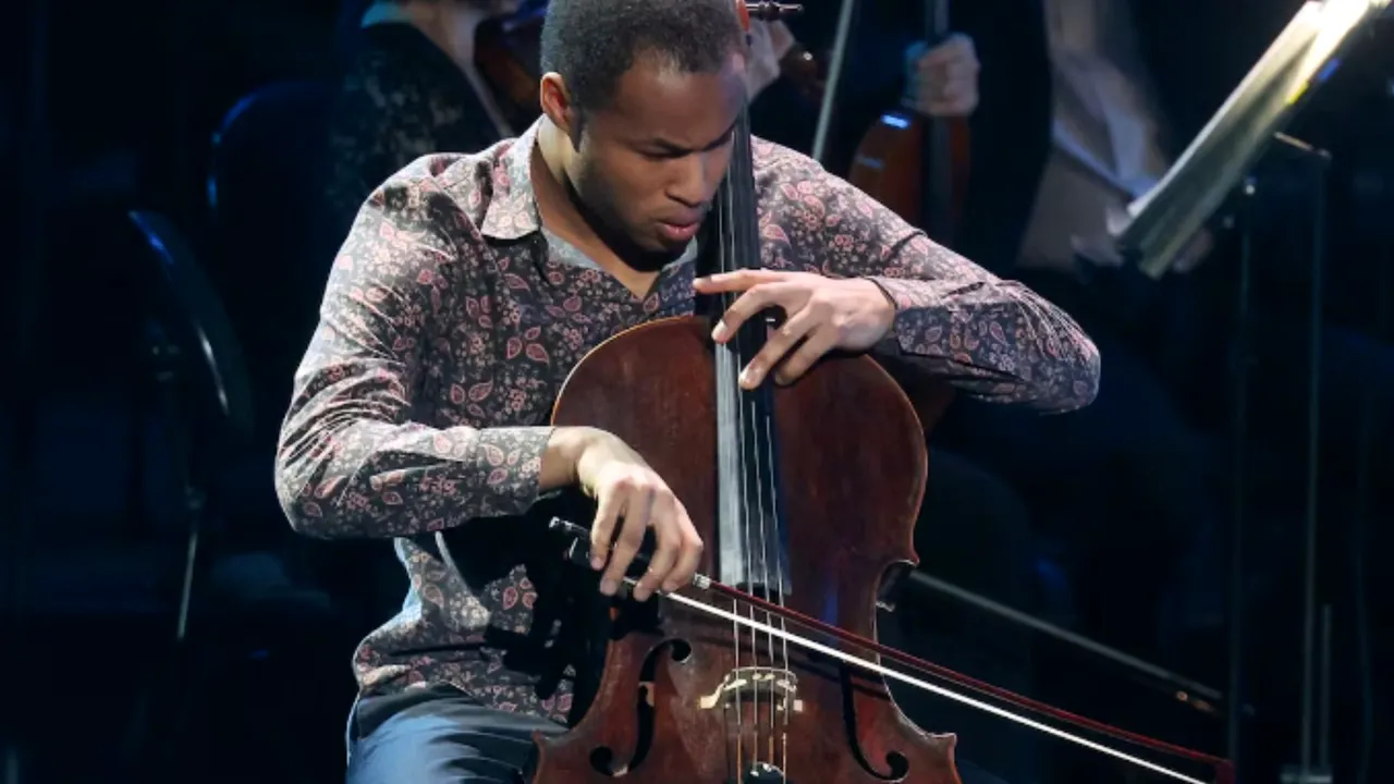 Un muzician celebru şi-a anulat concertul după ce Air Canada a refuzat să-i transporte violoncelul