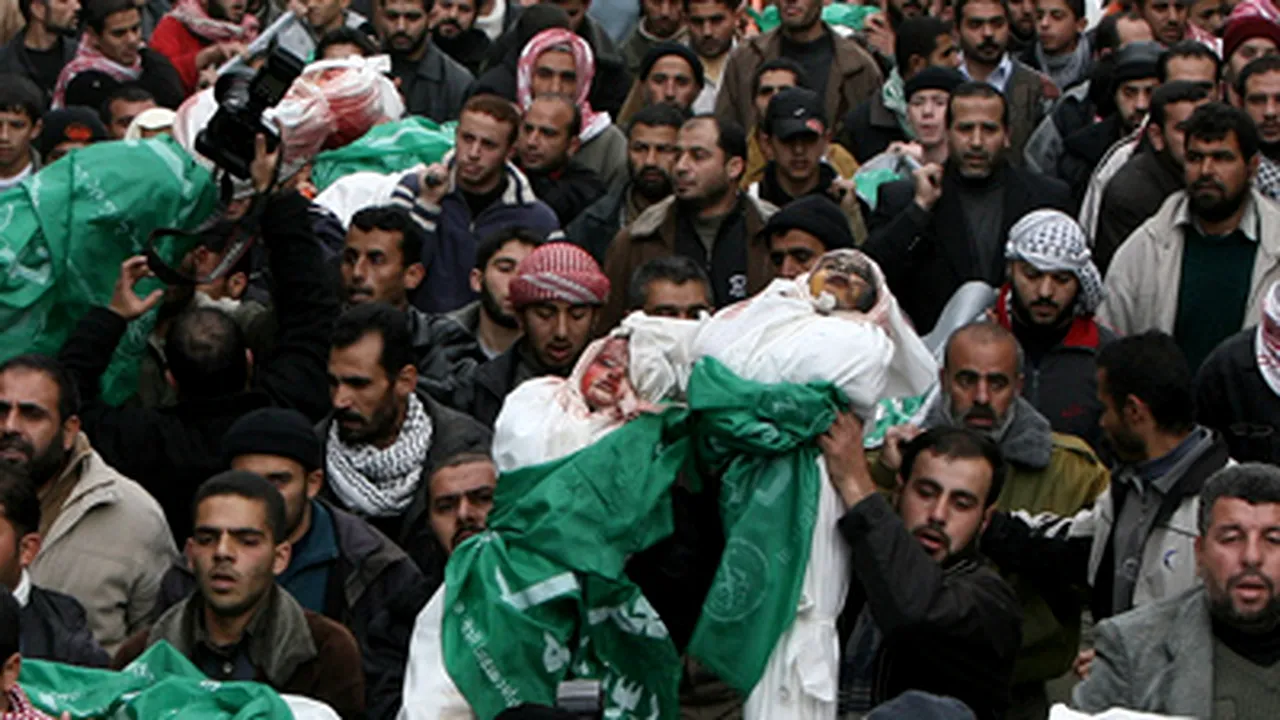 Cadavrele copiilor unui lider Hamas, purtate pe străzi pentru a demonstra cruzimea Israelului