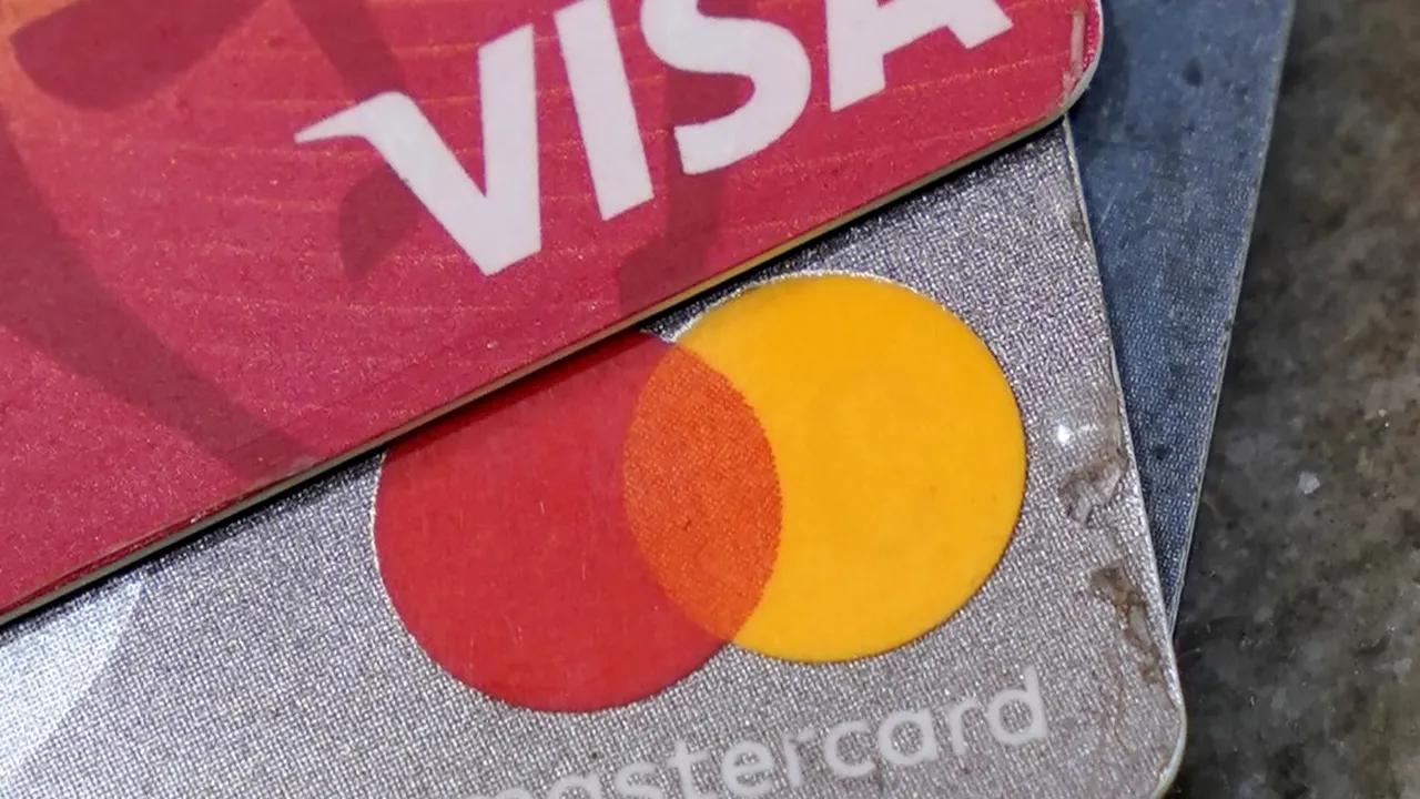 Visa şi Mastercard ajung la un acord de 30 de miliarde de dolari cu comercianţii din SUA în privinţa comisioanelor
