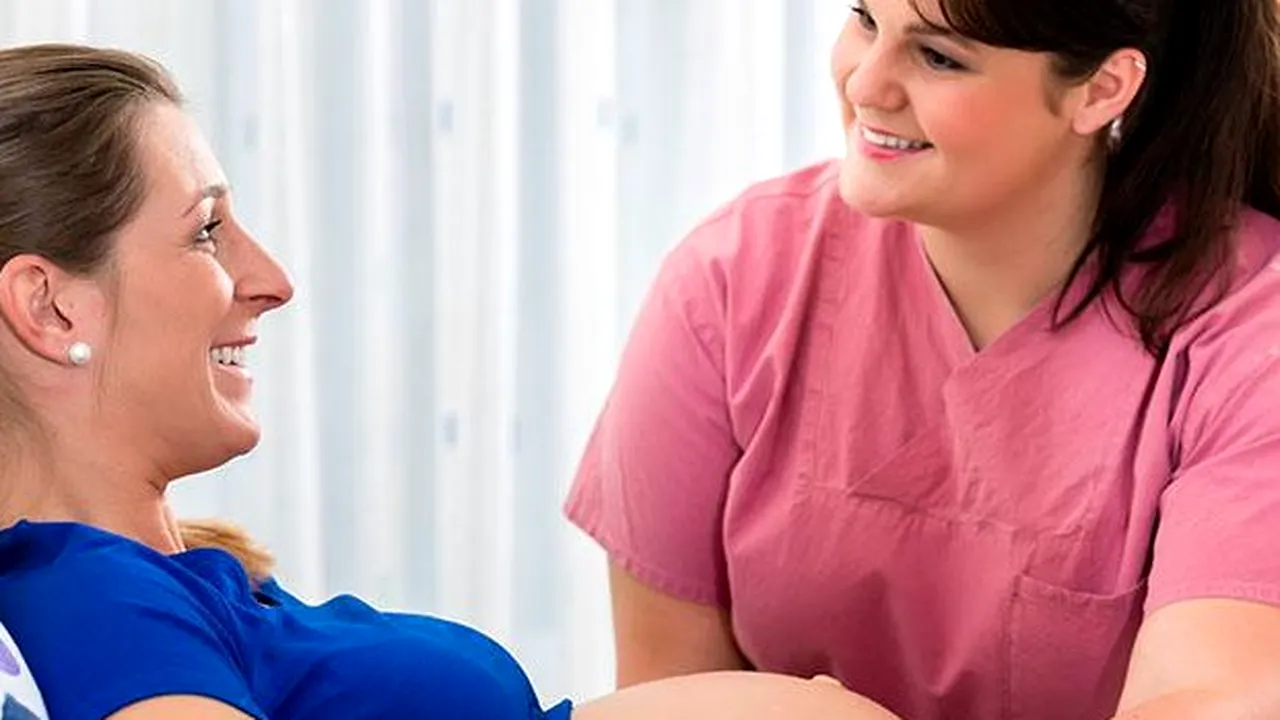 Moaşele din România îi cer ministrului Sănătăţii redeschiderea programelor de educaţie şi formare a moaşelor în cadrul instituţiilor de învăţământ medical: „Există riscul extincţiei profesiei de moaşă”