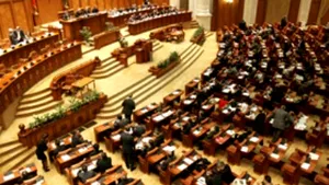 Parlamentul se întruneşte luni pentru prezentarea miniştrilor şi a programului de guvernare