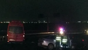 Patru răniţi după o coliziune între un autoturism şi un microbuz cu nouă persoane