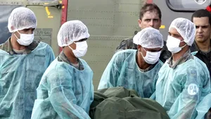 Rănile victimelor avionului prăbuşit în Atlantic oferă indicii despre cauzele accidentului