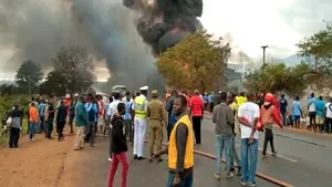 Peste 90 de oameni au murit în Sierra Leone, după explozia unei cisterne de combustibil