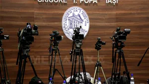 Secretara şefă a UMF Iaşi, căreia i-a fost suspendat contractul de muncă, se consideră nevinovată