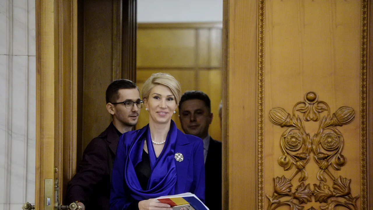 Raluca Turcan: Nu îl văd pe Liviu Dragnea în sală. I-ar fi tremurat mânuţa dacă ar fi votat OUG 14 şi OUG 13
