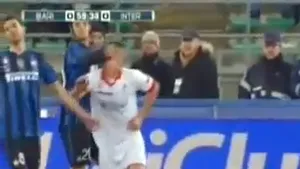 Chivu a lovit cu pumnul în faţă un jucător de la Bari - VIDEO