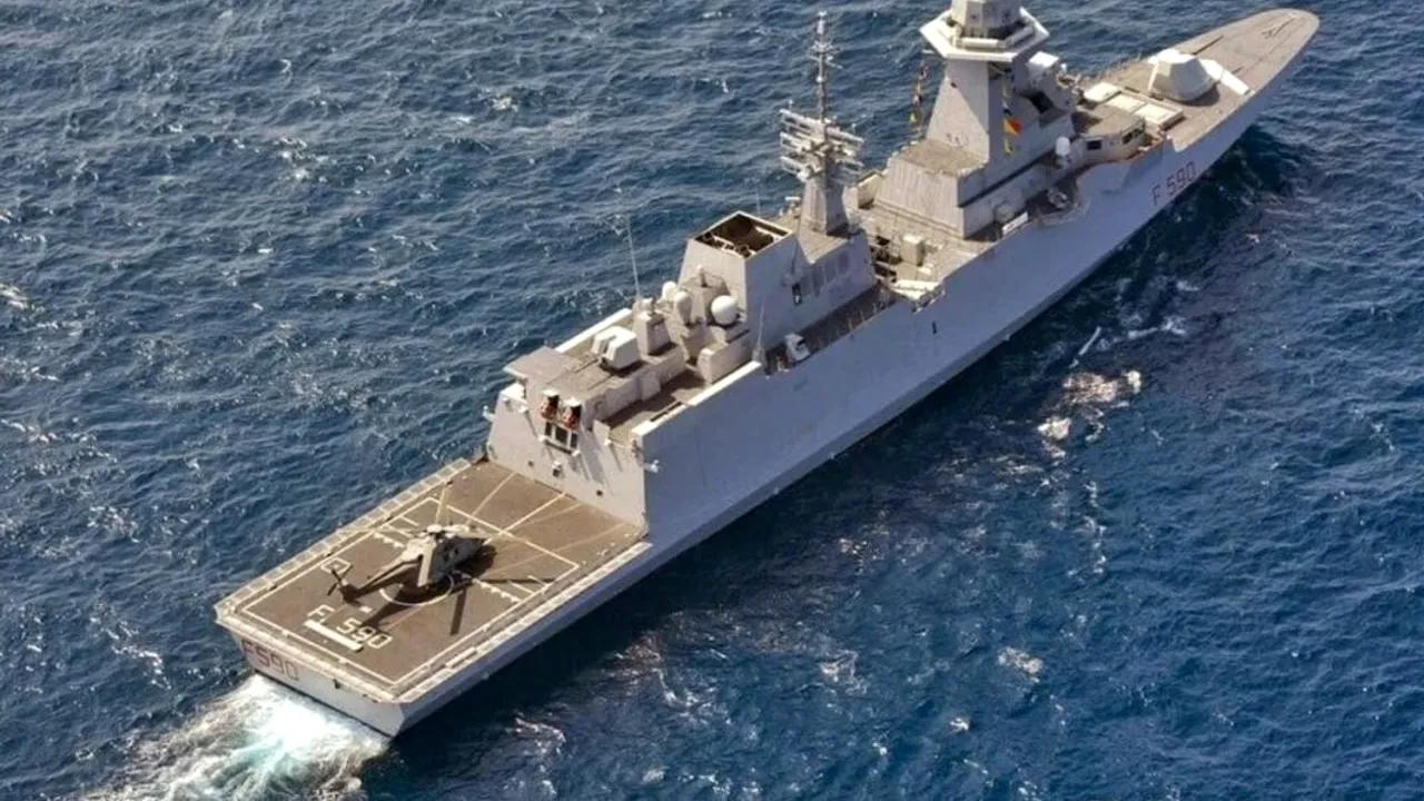 O femeie vs. rebelii houthi. Ea conduce nava de război europeană care patrulează în Marea Roșie