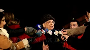 Iliescu: Mă simt bine, operaţia a fost simplă, s-a terminat în jumătate de oră - VIDEO