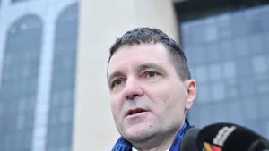 Nicuşor Dan s-a autoizolat, după ce a stat în aceeaşi sală cu senatorul Vergil Chiţac