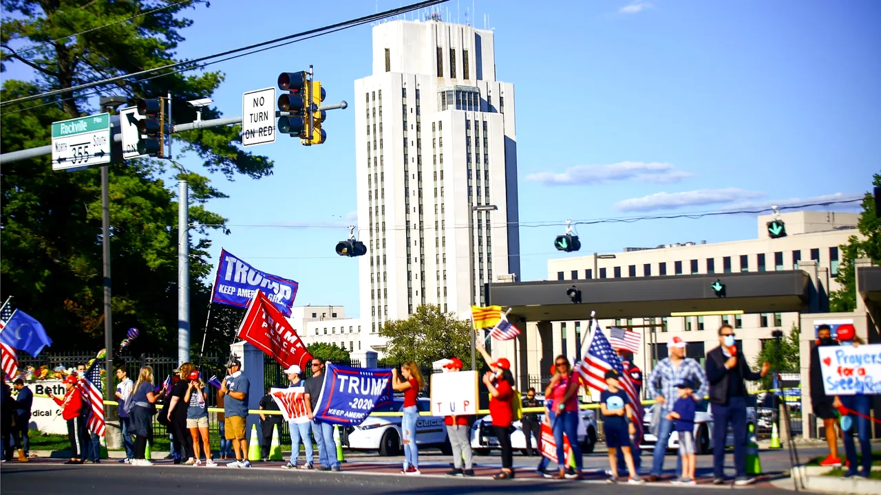 Cum arată interiorul Centrului Medical Militar Walter Reed unde preşedintele Donald Trump este tratat pentru COVID-19. Suporterii lui Trump din toată ţara s-au adunat în semn de solidaritate
