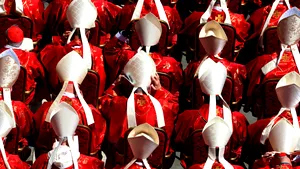 Un cardinal glumeşte că va „fugi în Sicilia” dacă va fi ales papă