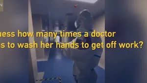 VIDEO: De câte ori se spală pe mâini un medic înainte de a pleca de la muncă 