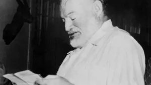 Reţeta preferată de burger a scriitorului Ernest Hemingway, publicată în Statele Unite
