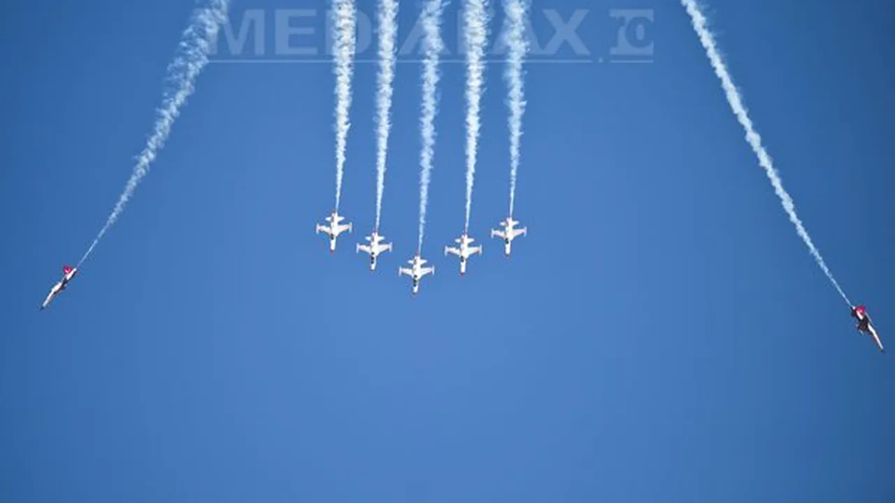 Show aerian, expoziţie de aeronave şi evenimente muzicale, în weekend, la Aeroportul Băneasa