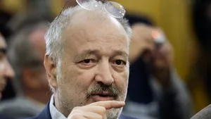 Stelian Tănase reia acuzaţiile de imixtiuni politice din zona PSD şi spune că nu va demisiona de la TVR