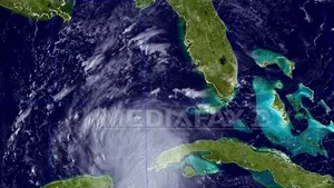 Furtuna Karen ameninţă coasta americană a golfului Mexic