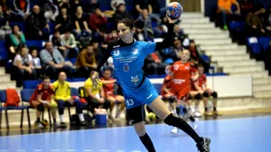 Cristina Vărzaru, una dintre cele mai valoroase extreme din handbalul mondial, s-a retras din activitate la 38 de ani