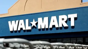 Wal-Mart, cel mai mare lanţ de supermarketuri din lume, va disponibiliza 7.000 de angajaţi. Job-ul lor va fi făcut de maşini