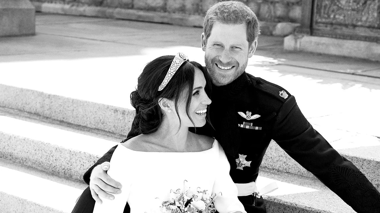 Rochia de mireasă purtată de Meghan Markle la nunta regală va fi expusă la Windsor şi la Edinburgh