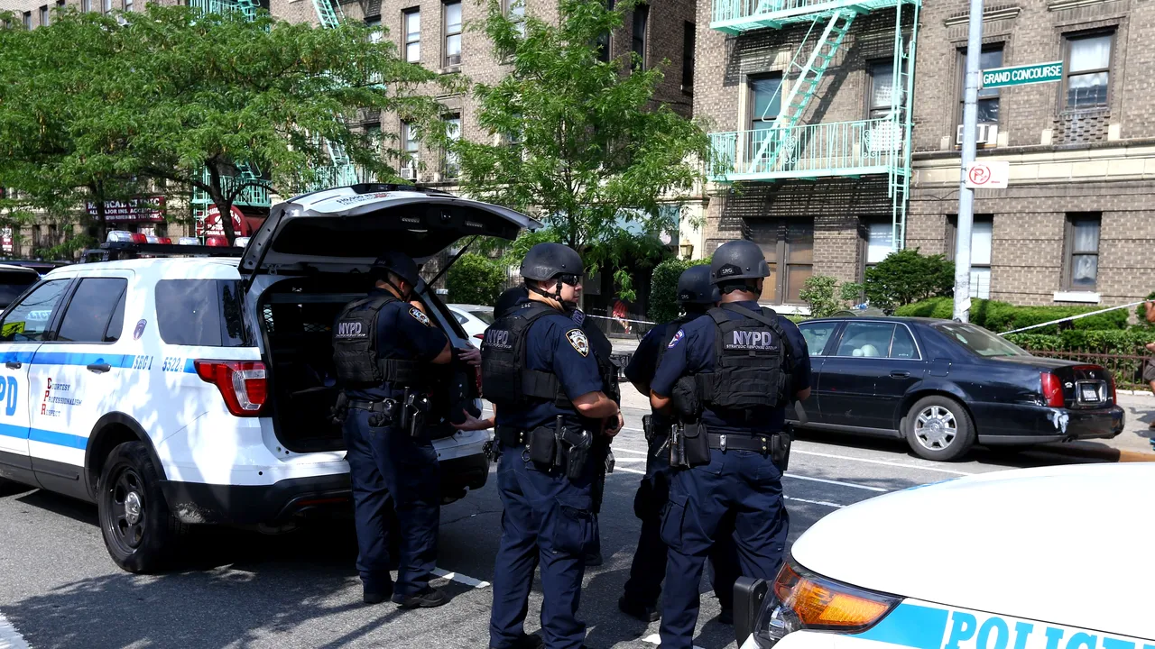 Cel puţin un mort şi cinci răniţi după ce un vehicul a lovit pietoni, în New York - presă