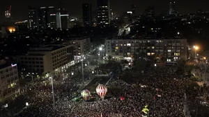 Zeci de mii de israelieni au manifestat împotriva lui Benjamin Netanyahu la Tel Aviv
