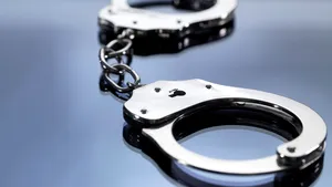 Un tânăr care instiga oamenii „să facă haos în ţară”, reţinut de poliţişti pentru 24 de ore
