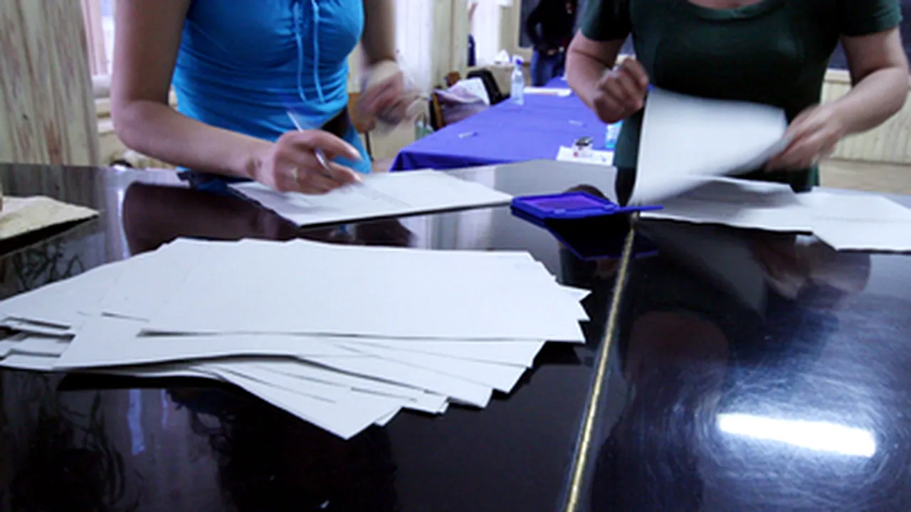 Membrii BEC au reluat verificarea buletinelor de vot declarate nule
