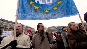 Mii de persoane au manifestat la Budapesta pentru o Ungarie europeană - FOTO