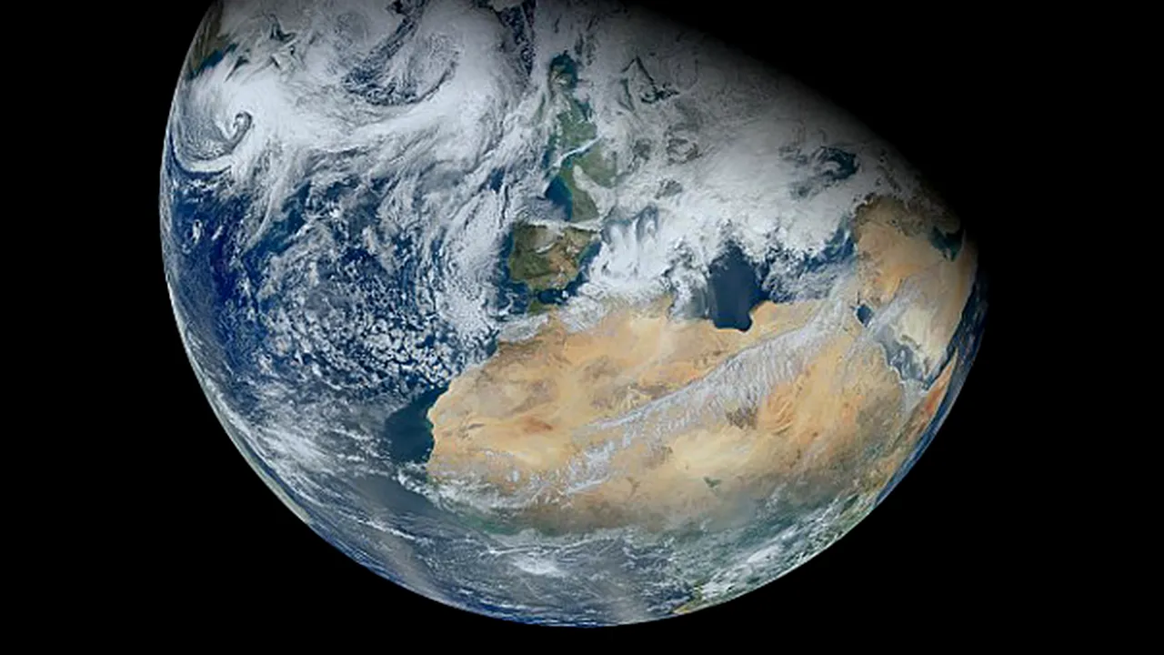 VIZIUNE INEDITĂ A PĂMÂNTULUI: Cum se schimbă imaginea planetei noastre de-a lungul unui an întreg - FOTO