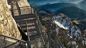 SCARA CĂTRE NICĂIERI, obiectivul turistic pentru oamenii cu adevărat curajoşi - FOTO