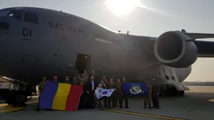 45 de tone de echipamente medicale ajung în România, din Coreea de Sud, cu o aeronavă NATO