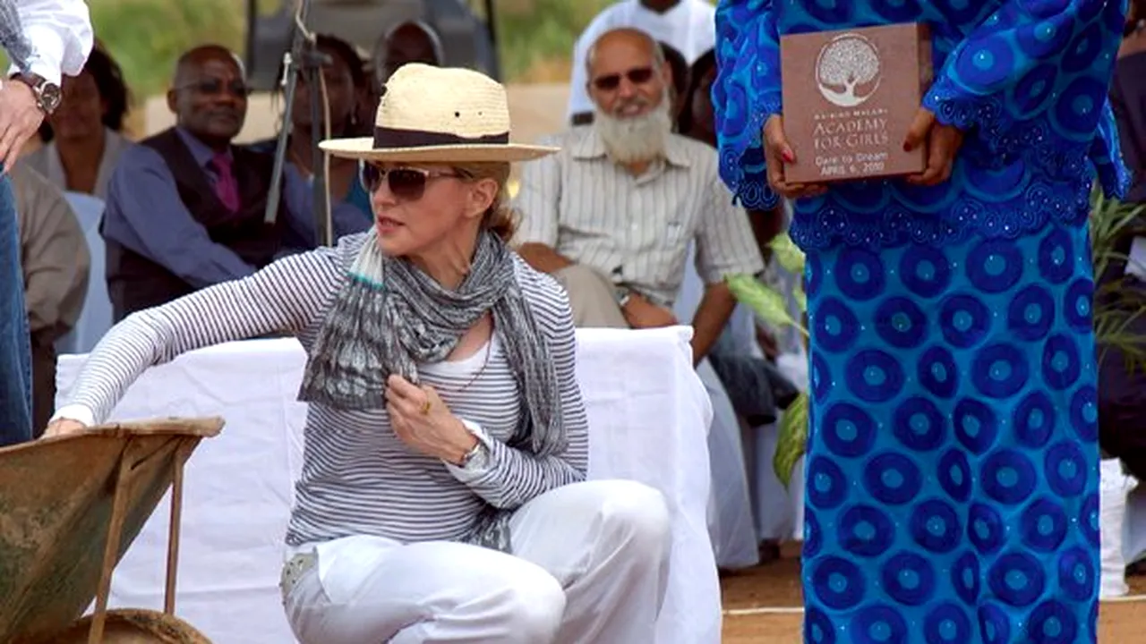 Madonna îşi relansează proiectul umanitar prin care va construi şcoli în Malawi