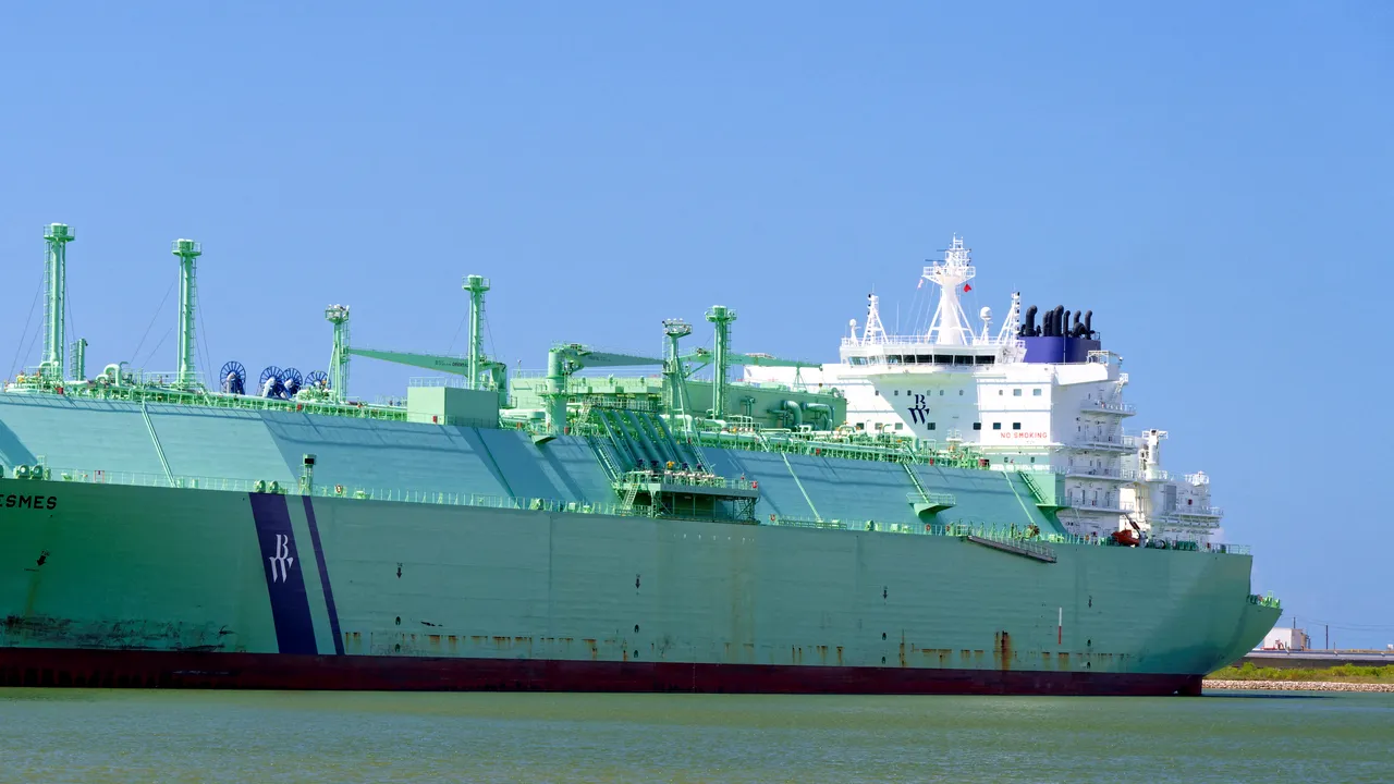 Două petroliere s-au ciocnit pe Canalul Suez. Traficul naval nu a fost afectat