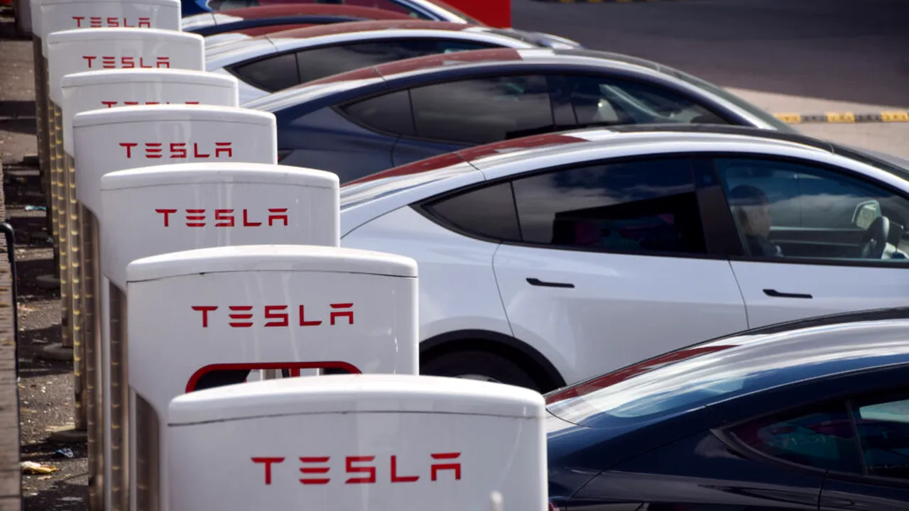 Tesla a pornit cu stângul în vânzarea SUV-ului său vedetă restilizat. Care ar putea fi cauza