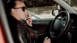 STUDIU. Femeile fumătoare sunt mai predispuse riscului de a suferi un anevrism cerebral decât cele care sunt nefumătoare