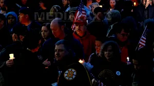 EXPLOZIILE din BOSTON: Un băiat de opt ani a fost ucis în atentat după ce îşi îmbrăţişase tatăl la linia de sosire