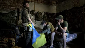 Războiul din Ucraina, ziua 153. Bombardamentele continuă / Ucrainenii întăresc apărarea / Gazprom reduce livrările de gaz prin Nord Stream 1 / Zelenski acuză Rusia că duce un 