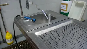 Surse: Legiştii au stabilit cauzele morţii bebeluşului de 6 luni, despre care s-a spus că a fost sufocat de mama lui