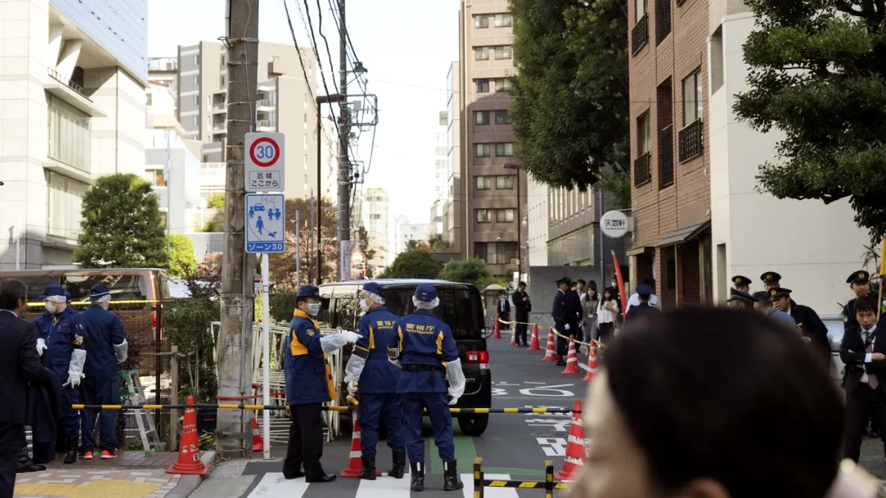 O maşină a intrat într-o barieră lângă ambasada Israelului din Tokyo; un bărbat a fost reţinut