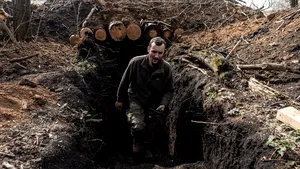 Războiul din Ucraina, ziua 409. Zelenski nu renunţă la Crimeea / Rusia încearcă să captureze întregul Bahmut / Ucraina a doborât avioane ruseşti şi 7 drone în ultima zi. Forţele ruseşti au atacat civilii din oraşele Huliaipole şi Orikhiv