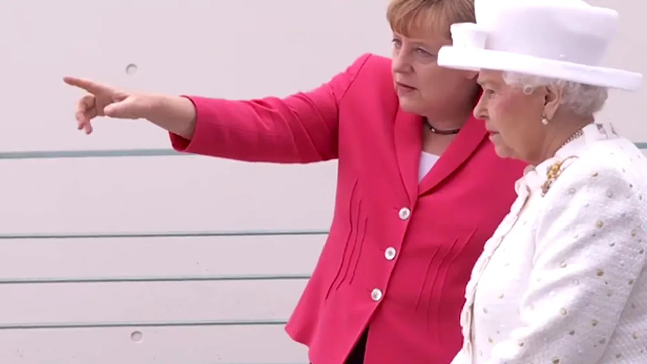 Regina Elizabeth a Marii Britanii se întâlneşte, la Berlin, cu Angela Merkel - VIDEO