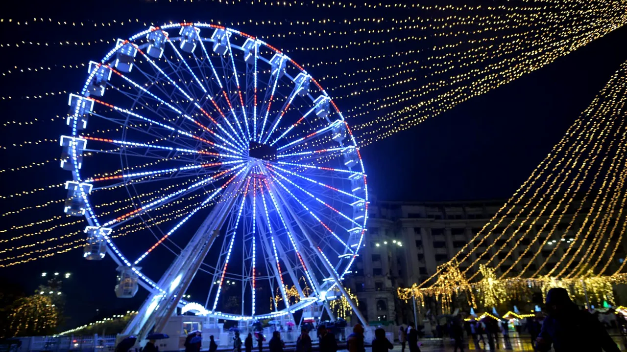 Nicuşor Dan a mers în Târgul de Crăciun din Piaţa Constituţiei: Foarte mulţi bucureşteni şi turişti