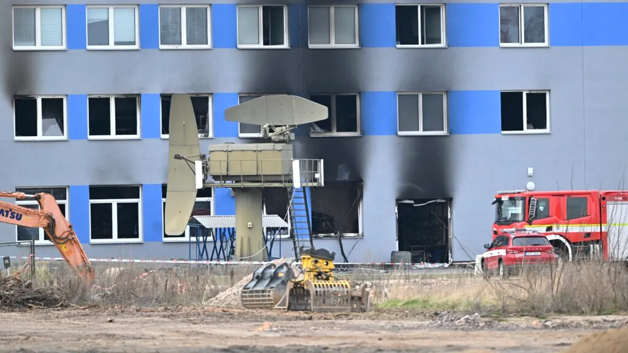 Doi cetățeni polonezi, reținuți în cazul incendiului de la o fabrică de drone din Cehia