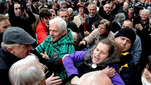 Un grup de protestatari a încercat să perturbe un discurs susţinut de Viktor Orban - FOTO