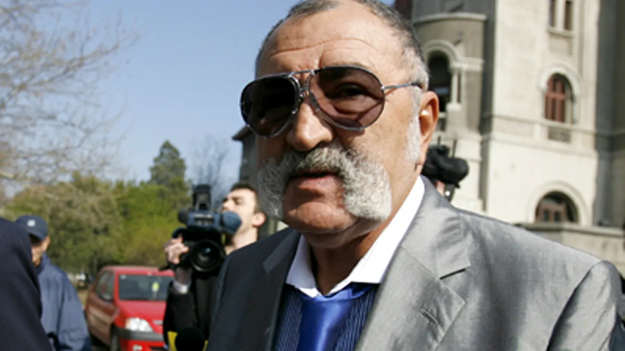 Adeverinţă de necolaborare pentru Ţiriac, recrutat, dar şi urmărit de Securitate - VIDEO