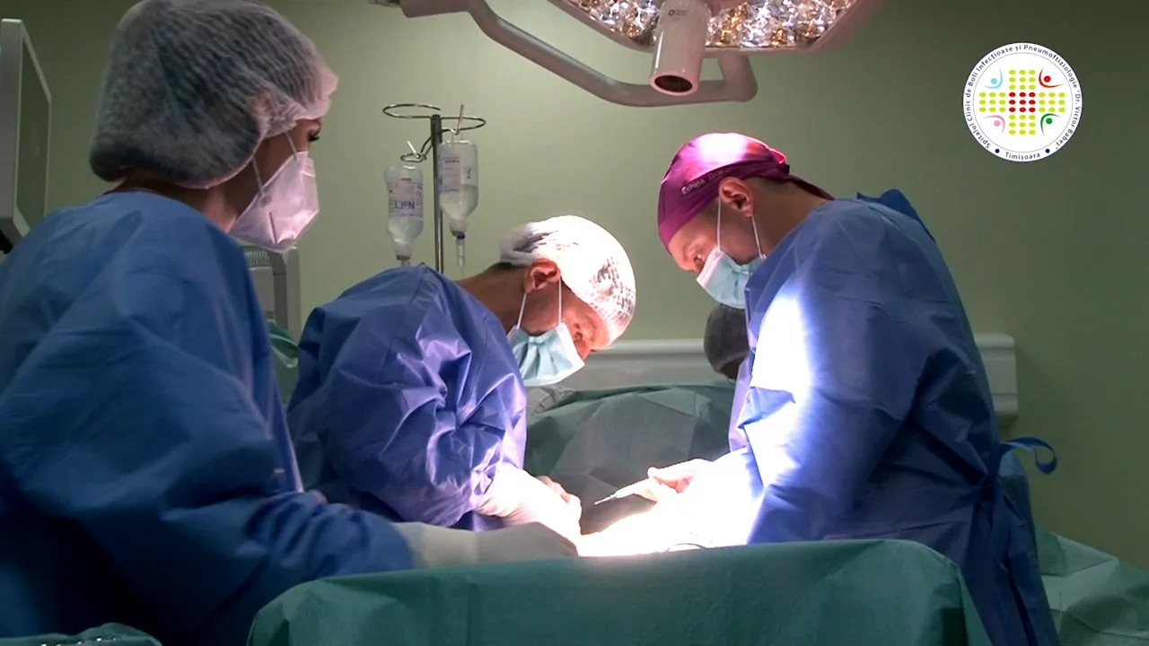 Premieră la Timişoara. Medicii au transformat stomacul unui pacient într-un tub gastric