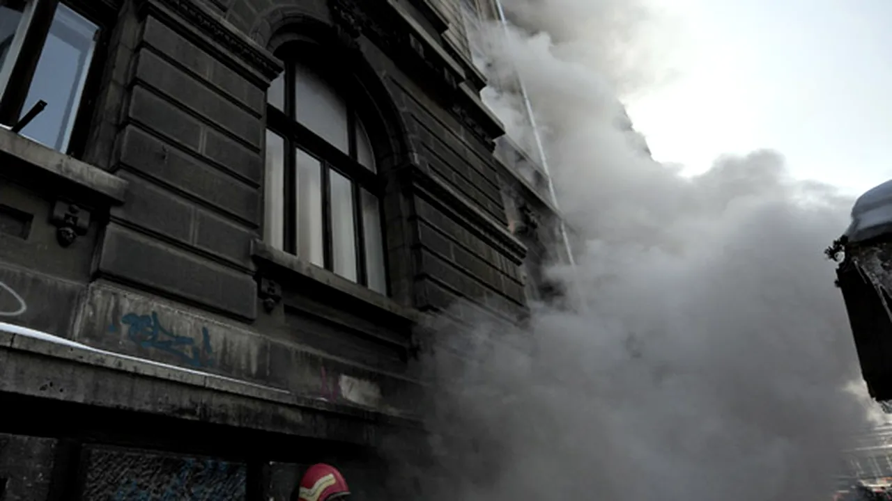 Incendiul de la Facultatea de Litere a distrus arhiva cu diplome şi acte de studii